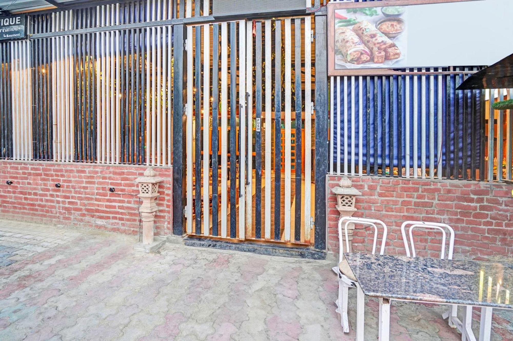 Super Collection O Mathura Near Railway Station Buitenkant foto