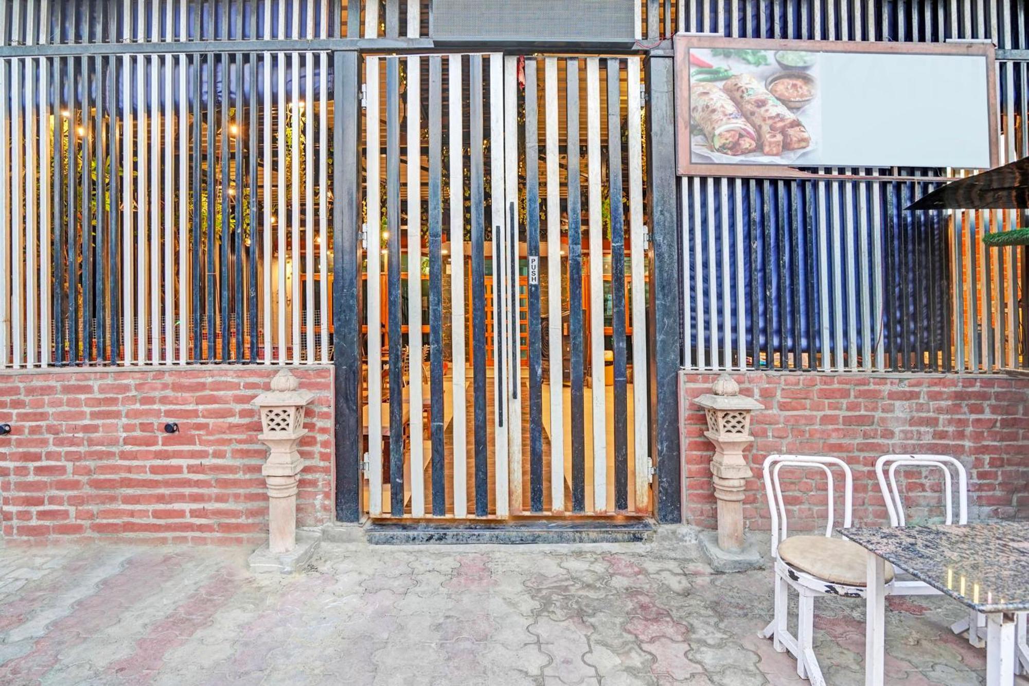 Super Collection O Mathura Near Railway Station Buitenkant foto